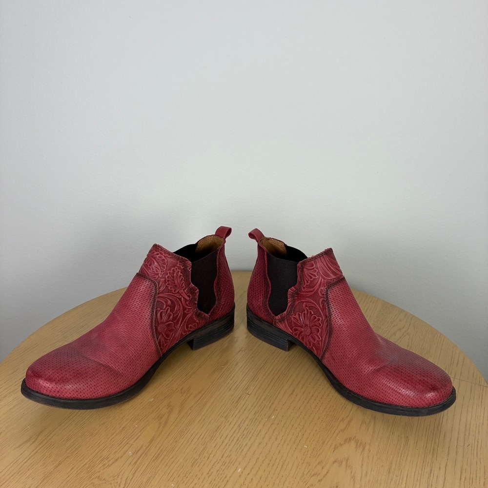 Comfortiva Red Tooled Floral‎ Embossed Leather Ankle Chelsea Boots Women's 10 - Picture 3 of 7